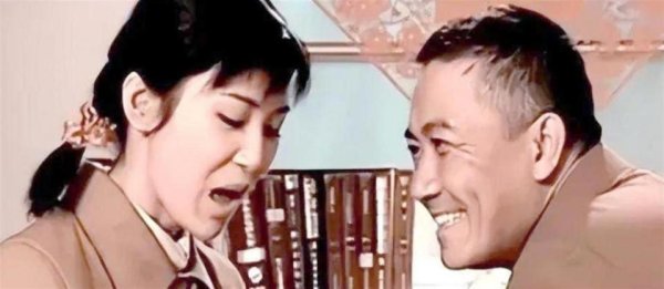 股票的配资 《亮剑》女演员嫁入豪门梦碎，丈夫入狱欠债1.4亿，她的选择令人动容